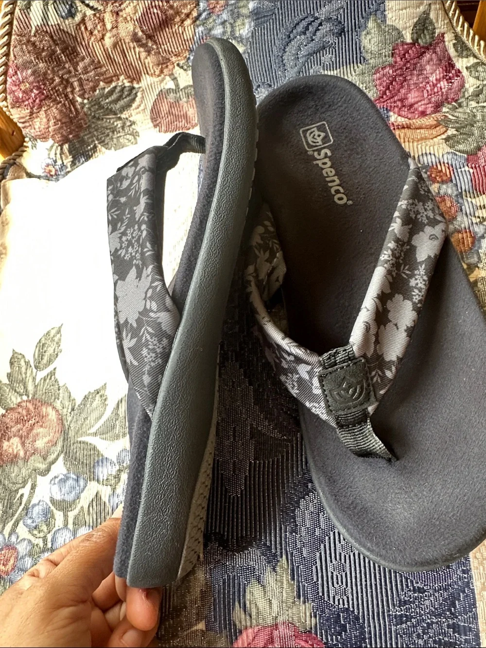 Spenco Women's Victoria Floral, Black, Sandals - Cushioned Flip Flops Sz 8